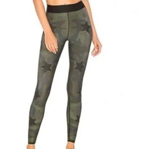 ULTRACOR CAMO LEGGINGS SIZE SMALL